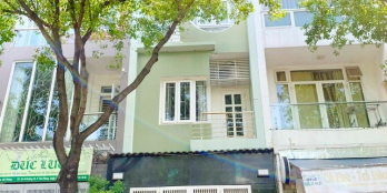 Cần bán gấp nhà phố 2 lầu đẹp Mặt Tiền ĐS KDC Tân Quy Đông, Quận 7