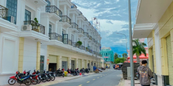 Nhà MT đối diện trung tâm hành chính, 1ty194 tl