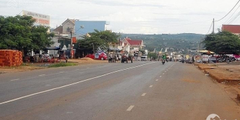 Kẹt Bank nên cần bán gấp lô đất  mặt tiền chợ Phú Lộc- Đăk Lăk ngang 6 x44 full