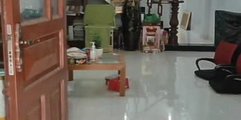 CHÚ DẾ KẸT TIỀN BÁN NHÀ ĐÔNG HỒ 1T9 SHR