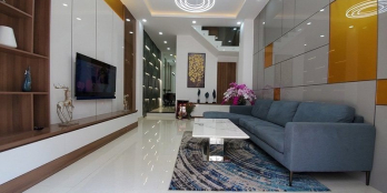 NHÀ MẶT TIỀN NGUYỄN SƠN, GẦN CHỢ 18, DT 4X20M, XÂY 5 TẦNG_FULL NỘI THẤT