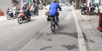 Bán nhà kinh doanh,đường ô tô tránh, mặt phố Đê La Thanh, Ba Đình, giá 13 tỷ