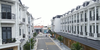 Bán căn nhà 1 trệt 2 lầu dự án Royal Town,đường Nguyễn Thị Khắp Dĩ An