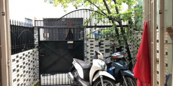 Nhà cũ tiện xây mới, diện tích lớn, ngang 4m dài 20