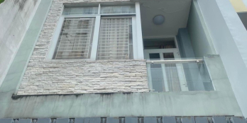 Nhà đẹp, có sân để xe, sân thượng, giếng trời