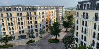 Bán gấp khách sạn 7 tầng 22 phòng ngủ tọa lạc ngay tại trung tâm thành phố Phú