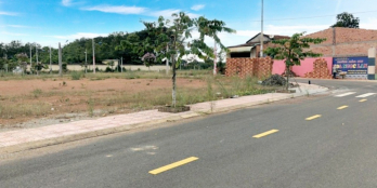 KET TIỀN XÂY NHÀ,BÁN LỖ LÔ ĐẤT (1.100M2-GIÁ 400TR)GẦN KCN LỚN, SÁT CAO TỐC.