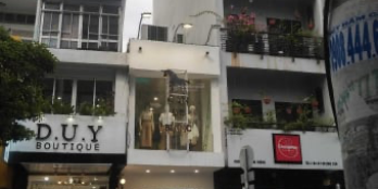 Nợ Ngân Hàng Bán gấp nhà 2 MT Thủ Khoa Huân, p. Bến Thành, Q1, DT: 4.2x20m, 2 lầ