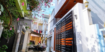 Bán 2 căn nhà lầu 2ty480/căn hẻm 83 hoàng văn thụ full nội thất cách lộ lớn 10m