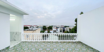 Chủ kẹt tiền bán gấp nhà 2 lầu mới full nội thất cao cấp khu vhtđ 6.8 tỷ