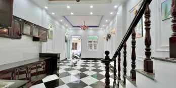 Nhà lầu đúc đối cạnh dh công nghệ, ngay trung tâm 2,1tỷ ,lộ 3.5m