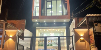 Bán nhà ở kết hợp văn phòng và 6 căn nhà liền kề cho thuê nguyên căn phía sau