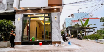 Căn góc trệt lầu mới 2ty750 full nội thất đối diện bv nhi đồng, bv sis