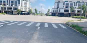 Cần tiền bán nhanh lô đất đối điện công viên 6000M