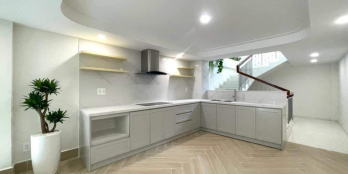 MẶT TIỀN NGAY NGÃ 6 TRUNG TÂM Q10  4 TẦNG CHỈ 17.X TỶ