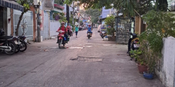 HXH Lạc Long Quân giáp Công viên Đầm Sen, Quận 11- 60m, Cấp 4, 4 x 15- 3.9 tỷ