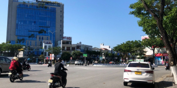 Mặt tiền siêu đắc địa, ngay cửa ngõ ra vào của thành phố, 3 tầng, 260m, 6.x tỷ.