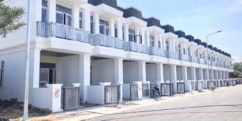 Tôi Chính xây được 10 căn liền kề .Chợ Bình Chánh. SHR, Giá 1 Tỉ 1TR