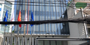 Bán toàn nhà mt Nguyễn Trọng Tuyển,p8, Phú Nhuận, đang kd văn phong 300tr/th