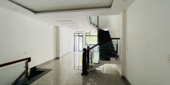 Nhà cho thuê KĐT Vạn Phúc, hướng Đông Nam, mặt tiền đường 20m