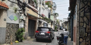 Nhà mới 4 tầng BTCT, hẻm lớn 1 trục, xe hơi vào nhà, khu an ninh, lịch sự