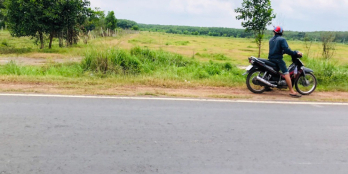 CẦN TIỀN BÁN GẤP 1001M2 ĐẤT Ở GẦN CHỢ, NGAY KCN BECAMEX DÂN ĐÔNG. GIÁ 300TR