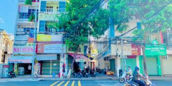 Bán nhà 4 tầng Lê Thánh Tôn - Đối diện TTTM Vincom - Cách biển 200m - Giá tốt