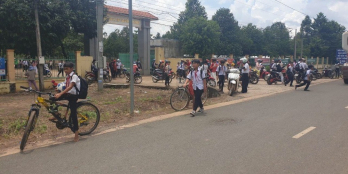 CẦN BÁN GẤP 1010M2 ĐẤT SỔ HỒNG NGAY CHỢ, GẦN KCN BECAMEX D N CƯ ĐÔNG. GIÁ 420 TR