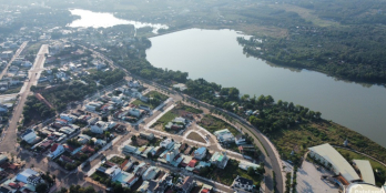 Đất trung tâm thành phố Đồng Xoài, 150m2 full thổ, vị trí đắc địa, giá rẻ, SHR