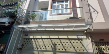 Nhà 2 mặt hẻm, thoáng mát, nhà mới vào ở ngay, hẻm thông ra các ngã