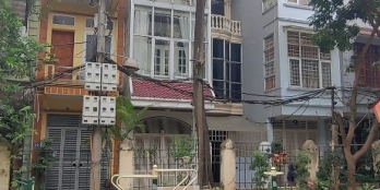 Bán nhà Hoàng Hoa Thám, Ô Tô đỗ cửa, 40m2 x 5 tầng Nhỉnh 4 tỷ.