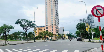 2 lô liền kề đường Trần Hưng Đạo, trước tòa căn hộ Monachi Đà Nẵng.