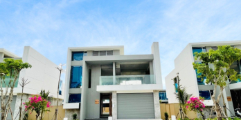 Cần ra hàng biệt thự ven biển gần sân Golf Đà Nẵng, đã có sổ, hỗ trơ vay 70%