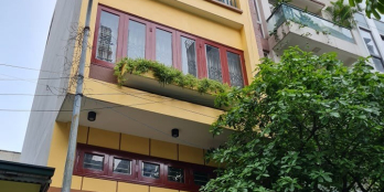 Phân lô Phố Trần Quốc Hoàn, Cầu Giấy, 60m2, 5 tầng, MT 4.2m, ôtô, KD, 10.2 tỷ