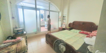 Bán nhà phố Xuân La, Tây Hồ. DT 52m, 4T, MT 4m, 5,5Tỷ. Vị trí trung tâm, Ở sướng