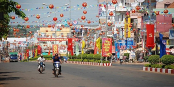 CẦN TIỀN GẤP NÊN TÔI BÁN LẠI LÔ ĐẤT THỔ CƯ NGAY THỊ XÃ BÌNH LONG, DT 200M2, GIÁ