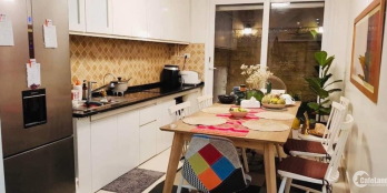 Phố Âu Cơ, Tây Hồ. Nhà đẹp, sân để xe rộng , 30m ra mặt Phố , DT : 51m2