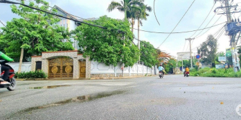 BÁN  NHÀ  NGAY PHẠM VĂN ĐỒNG,KHU VIP THỦ ĐỨC 75M2 VUÔNG VỨC  CHỈ 2.8 TỶ