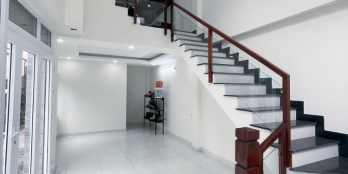 Cho thuê nhà đẹp nguyên căn, sát chợ Tân Trụ, P15, Binh Tân, giá rẻ