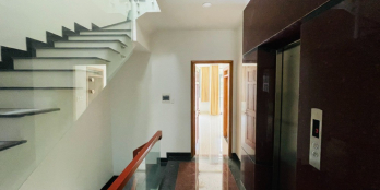 Cho thuê nhà 5x22m, 1 hầm 1 trệt 3 lầu, có thang máy, nhà hoàn thiện cơ bản