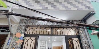 Bán nhà Q4 Bến Vân Đồn 2PN 2WC đúc BTCT giá: 2,45ty giáp Q1