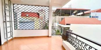 - Chính chủ nhờ bán nhà phố Võng Thị.Toà nhà 6T , KD , Trước nhà Oto tránh, 9.5