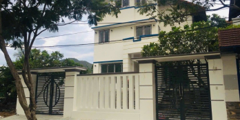 Bán biệt thự mới xây mặt tiền Nguyễn Tất Thành - Nha Trang - Giá tốt