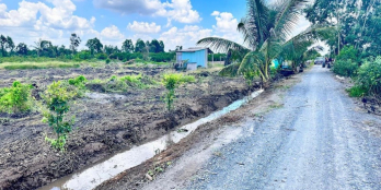 Giá rẻ hơn 30% so với TT xung quanh , đất 44*48 vuông vức , 1/DT 816 . Giá 2tỷ2