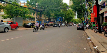 Bán nhà 2 tầng mặt tiền Yersin - Cách biển 100m - Giá 15 tỷ