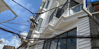 Nhà phân lô cao tầng, đẹp mới, xe hơi vào nhà