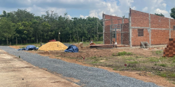 ĐẤT THỊ XÃ BÌNH LONG SỔ RIÊNG 140,9M2 ĐƯỜNG BÊ TÔNG, DÂN HIỆN HỬU GIÁ 339TR