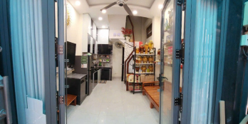 Bán nhà gần chợ Xóm Mới Gò Vấp,nhà 3 tầng 2PN tặng nội thất, chỉ hơn 2 tỷ