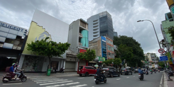 Bán gấp nhà mặt tiền góc Đinh Tiên Hoàng, Kế Chợ Đakao, Dtsd 120m2