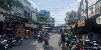 Chính chủ cần bán gấp nhà mặt tiền đường ngay chợ trung tâm q7 giá cực rẻ 15 tỷ